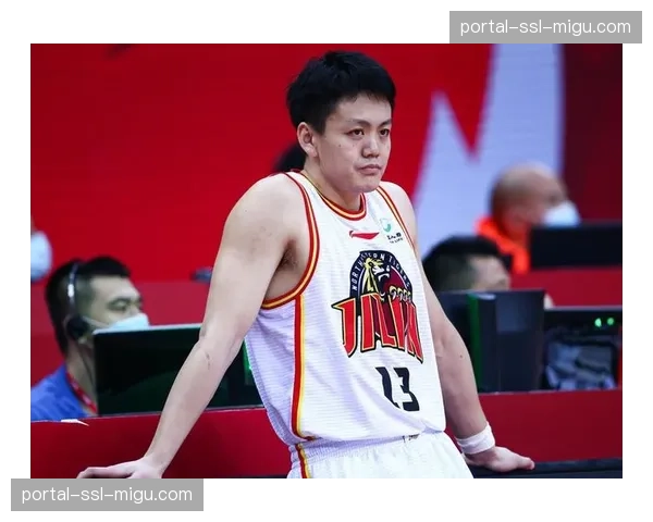 BMX街式果酱赛:本土神秘车手连续完成高难线路,爆冷击败多位职业明星 BMX街式果酱赛:本土神秘车手连续完成高难线路,爆冷击败多位职业明星